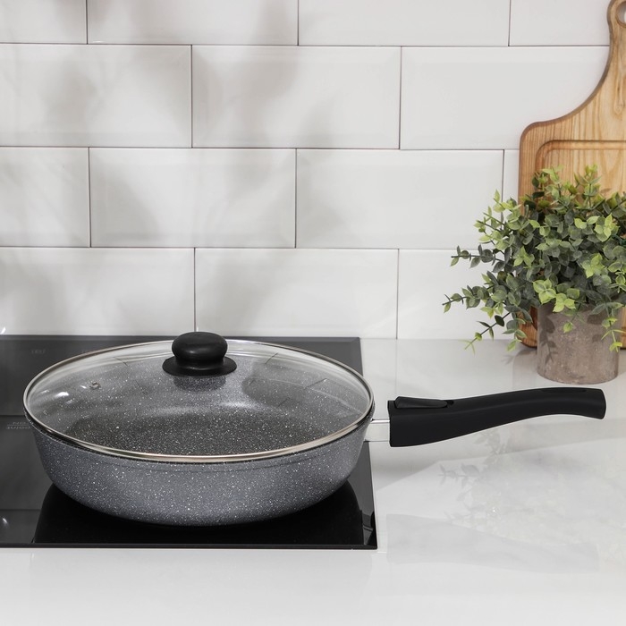 Сковорода Доляна &laquo;Марбл&raquo;, d=28 см, стеклянная крышка, съёмная ручка, антипригарное покрытие