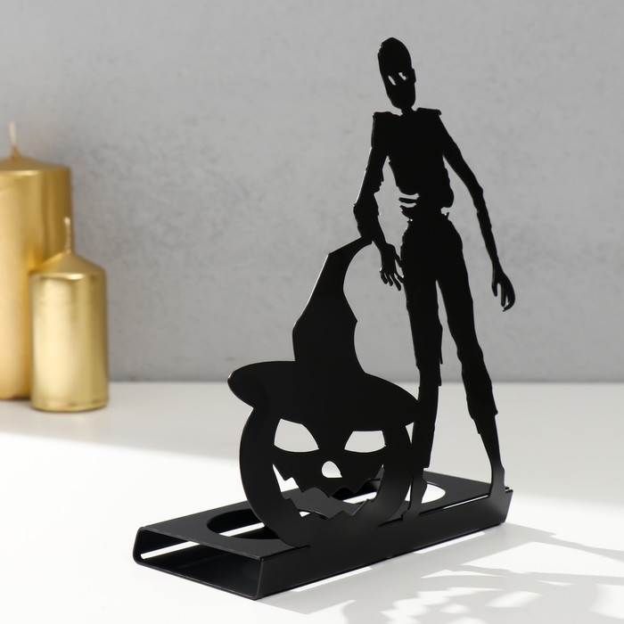 Подсвечник металл на 2 свечи Подсвечник металл на 2 свечи "Хэллоуин. Зомби с тыквой" чёрный 17,5х14х6 см