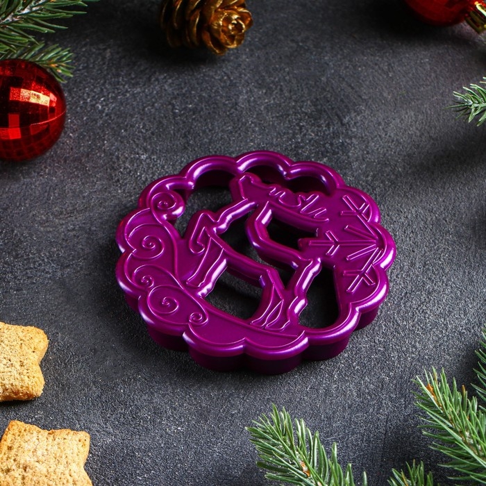 Форма для резных пряников «Северный олень», цвет фиолетовый Форма для резных пряников «Северный олень», цвет фиолетовый