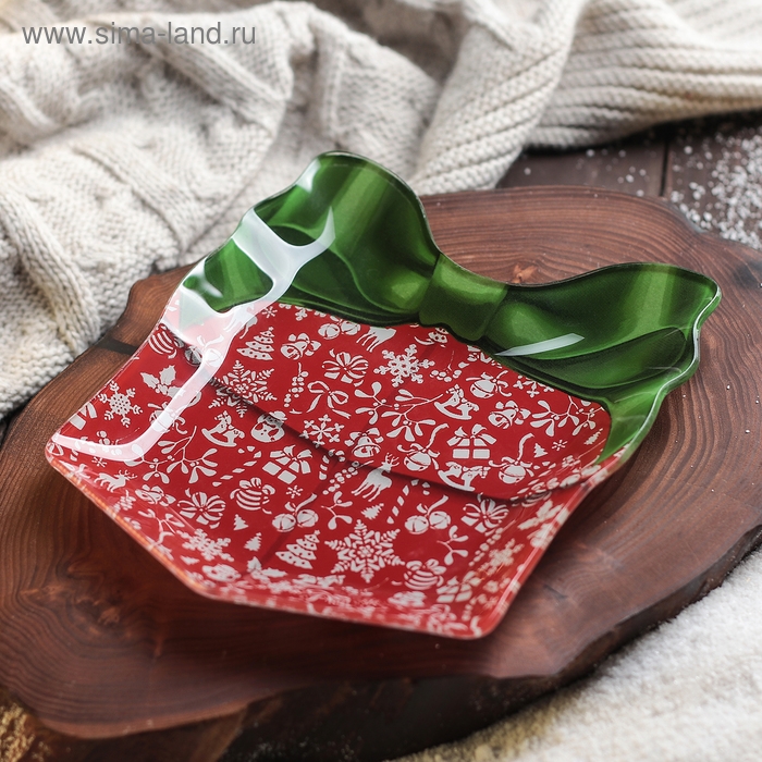 Блюдо стеклянное сервировочное Доляна «Подарок. Новогоднее чудо», 15,1×17,3 см Блюдо стеклянное сервировочное Доляна «Подарок. Новогоднее чудо», 15,1×17,3 см