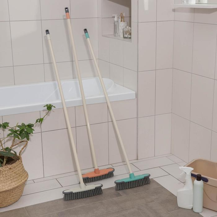 Щётка для подметания пола с силиконовыми отбойниками Доляна, окрашенный металлический черенок, 27×6×126 см, цвет МИКС Щётка для подметания пола с силиконовыми отбойниками Доляна, окрашенный металлический черенок, 27×6×126 см, цвет МИКС