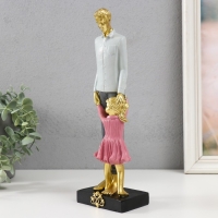 Сувенир полистоун "Папа с дочкой" золото 9,6х7х29,5 см Сувенир полистоун "Папа с дочкой" золото 9,6х7х29,5 см