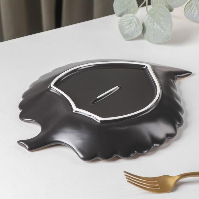 Блюдо керамическое сервировочное &laquo;Рапсодия. Лист&raquo;, 26,5&times;20,5&times;2,5 см, цвет чёрный