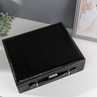 Шкатулка кожзам под часы 4 отделения и бижутерию "Чёрный чемоданчик" 9х32,5х26 см Шкатулка кожзам под часы 4 отделения и бижутерию "Чёрный чемоданчик" 9х32,5х26 см