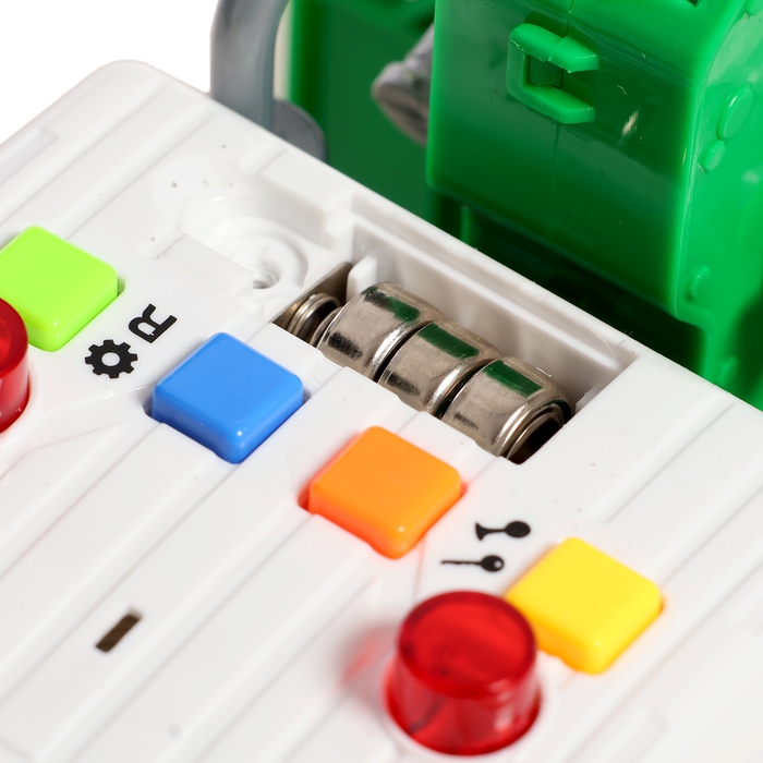 Грузовик «Лесовоз», инерция, 1:16, световые и звуковые эффекты Грузовик «Лесовоз», инерция, 1:16, световые и звуковые эффекты