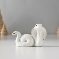 Сувенир керамика "Белая кобра" с золотом 4,3х6,4х4,8 см Сувенир керамика "Белая кобра" с золотом 4,3х6,4х4,8 см