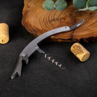 Винный набор: штопор, аэратор, каплеулавливатель, пробка для бутылки вина и нож для фольги &laquo;C уважением&raquo;.