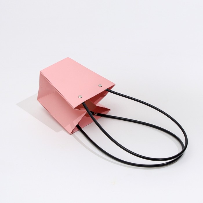 Сумка для цветов розовая влагостойкая, 12x12-8x8-12.5 см Сумка для цветов розовая влагостойкая, 12x12-8x8-12.5 см