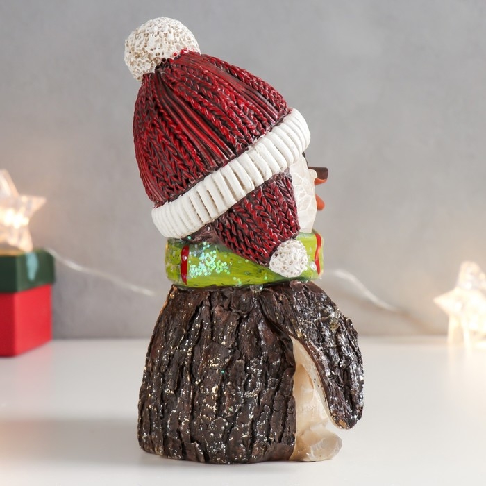 Сувенир полистоун Сувенир полистоун "Пингвин в красной шапке и зелёном шарфе" 17,5х11,5 см