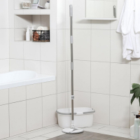 Швабра с отжимом и ведро Raccoon: плоскоя насадка из микрофибры, ведро с отжимом, 13,5 л Швабра с отжимом и ведро Raccoon: плоскоя насадка из микрофибры, ведро с отжимом, 13,5 л