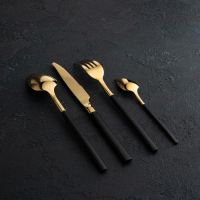 Набор столовых приборов из нержавеющей стали Magistro &laquo;Версаль&raquo;, 4 предмета, цвет ручек чёрный, цвет металла золотой