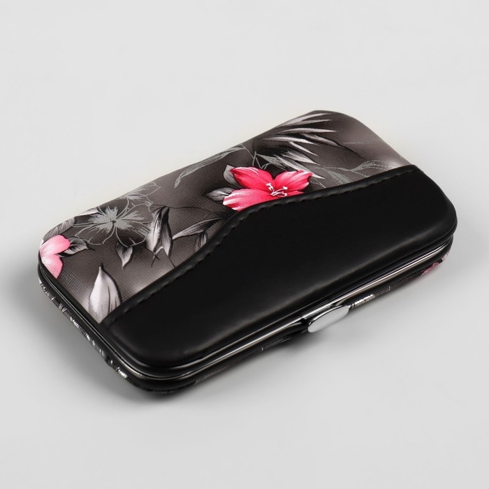 Набор маникюрный &laquo;Цветы&raquo;, 7 предметов, в футляре, цвет МИКС