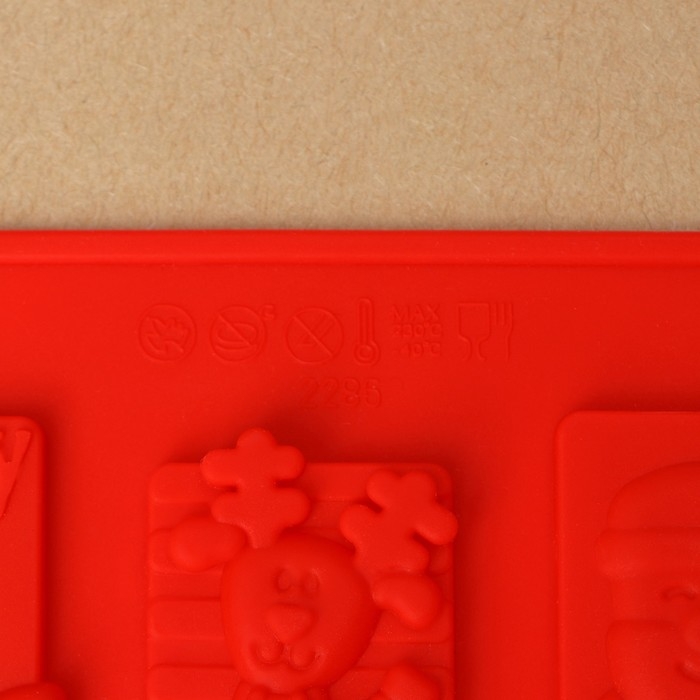 Форма для конфет и шоколада новогодняя Доляна &laquo;Рождество&raquo;, силикон, 30&times;17 см, 16 ячеек, цвет красный