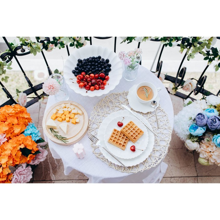 Подставка для тортов и десертов фарфоровая Magistro &laquo;Цветок&raquo;, d=15 см