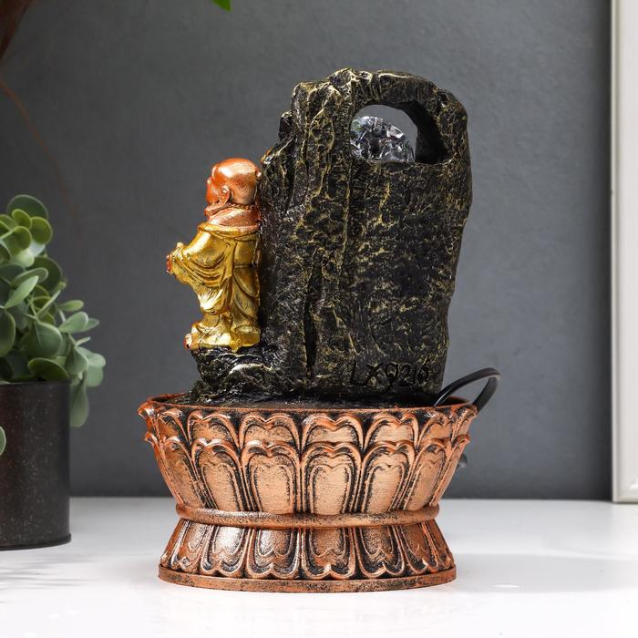 Фонтан настольный от сети, подсветка "Хотей со слитком у грота" 22,5х15х15 см