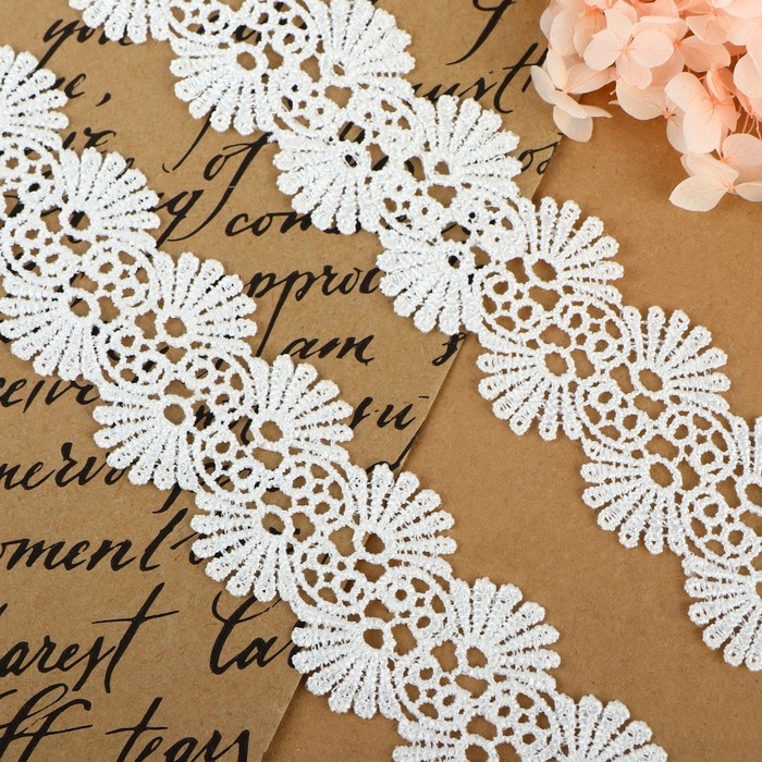 Кружево гипюровое, 40 мм &times; 9 &plusmn; 0,5 м, цвет белый