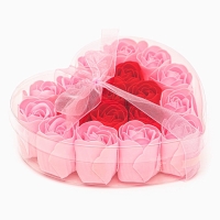 Набор в форме сердца, нежных 18 красно-розовых мыльных роз Набор в форме сердца, нежных 18 красно-розовых мыльных роз