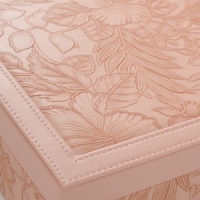 Шкатулка кожзам для украшений "Цветы" тиснение, розовая 25х25х8 см Шкатулка кожзам для украшений "Цветы" тиснение, розовая 25х25х8 см