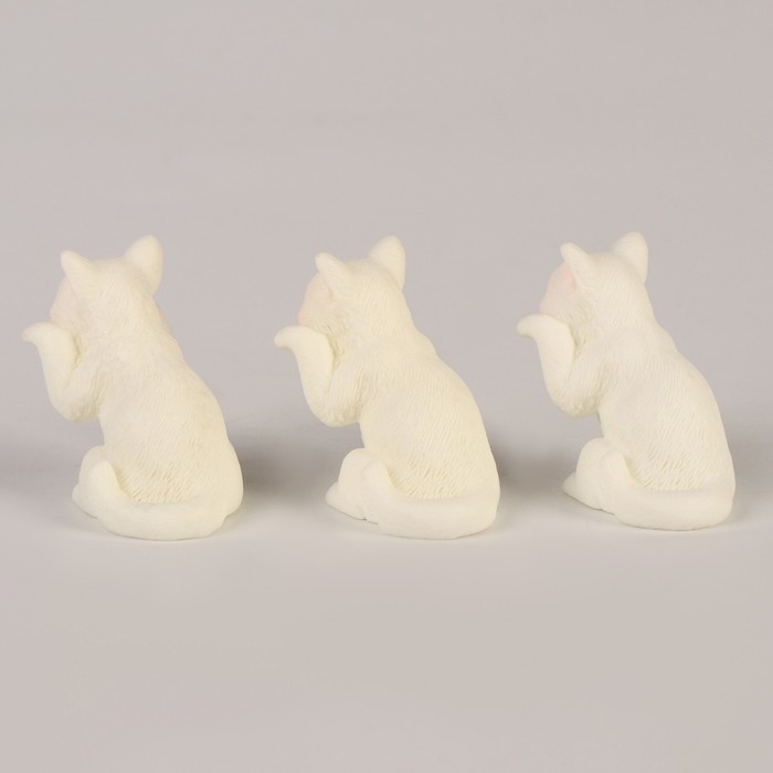 Миниатюра кукольная «Котик», набор 3 шт., размер 1 шт. — 2 × 2 × 3,5 см Миниатюра кукольная «Котик», набор 3 шт., размер 1 шт. — 2 × 2 × 3,5 см
