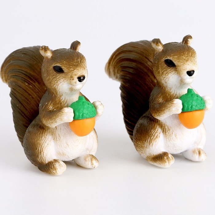 Миниатюра кукольная &laquo;Белочка с желудем&raquo;, набор 2 шт., размер 1 шт. &mdash; 2 &times; 5,5 &times; 4 см