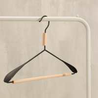 Плечики - вешалка для одежды LaDо́m Laconique, 42×24×3,2 см, широкие плечики, цвет чёрный Плечики - вешалка для одежды LaDо́m Laconique, 42×24×3,2 см, широкие плечики, цвет чёрный