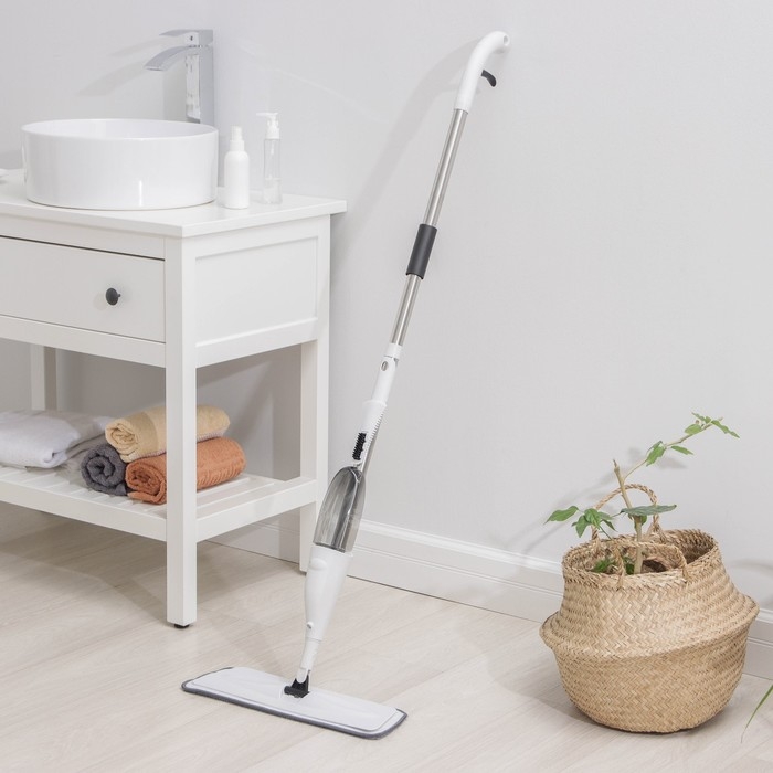 Швабра для мытья пола с распылителем Доляна, насадка из микрофибры 40&times;13 см, стальной черенок 125 см