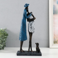 Сувенир полистоун "Парочка на прогулке с собакой" под металл 16,4х8х34,7 см