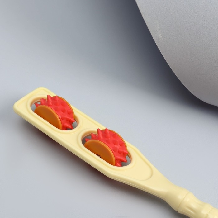 Массажёр - чесалка, двусторонний, универсальный, 2 колеса, цвет МИКС Массажёр - чесалка, двусторонний, универсальный, 2 колеса, цвет МИКС