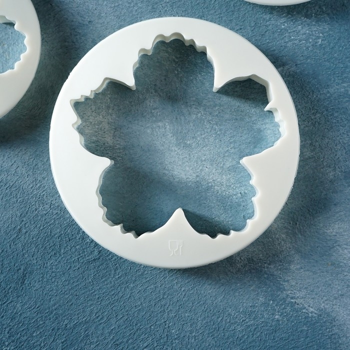 Набор выемок кондитерских для марципана и теста Доляна «Пионы», 4 шт, d=8,5/10 /11,5/14,5 см Набор выемок кондитерских для марципана и теста Доляна «Пионы», 4 шт, d=8,5/10 /11,5/14,5 см