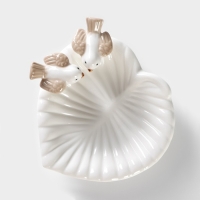 Блюдо керамическое сервировочное &laquo;Голубки на листочке&raquo;, 13&times;13&times;2 см, цвет белый