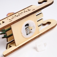 Светодиодная фигура &laquo;Сани со Снегурочкой&raquo; 15.5 &times; 12 &times; 5.5 см, дерево, батарейки LR1130х3 (в комплекте), свечение тёплое белое