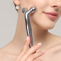 Массажёр для лица и зоны декольте, 2 шара, 14,3 × 4,5 см, цвет серебристый Массажёр для лица и зоны декольте, 2 шара, 14,3 × 4,5 см, цвет серебристый