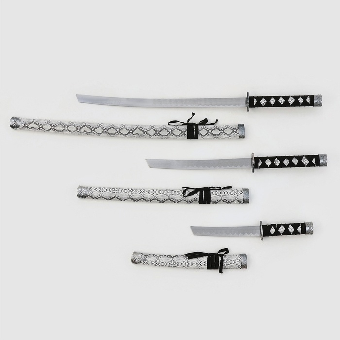 Сув. изделие катаны 3в1 на подставке, ножны кожзам, змея серая 47/70/89см Сув. изделие катаны 3в1 на подставке, ножны кожзам, змея серая 47/70/89см