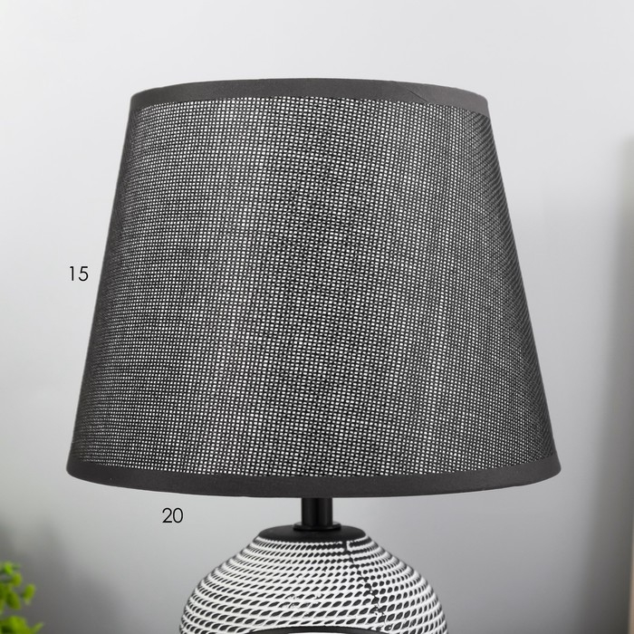 Настольная лампа Настольная лампа "Бенефит" E14 40Вт черный 20х20х31 см RISALUX