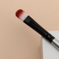 Кисть для макияжа, двусторонняя, 14 (&plusmn; 1) см, цвет чёрный/серебристый