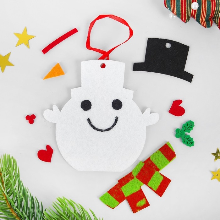 Набор для творчества - создай ёлочное украшение из фетра &laquo;Снеговичок в шапочке&raquo;