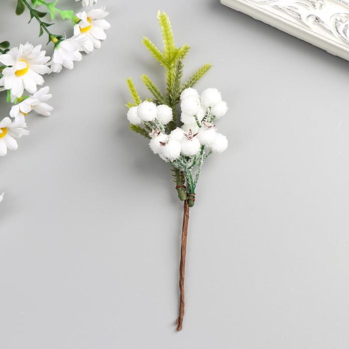 Декор для творчества Декор для творчества "Еловая ветка и снежные шары" 22 см