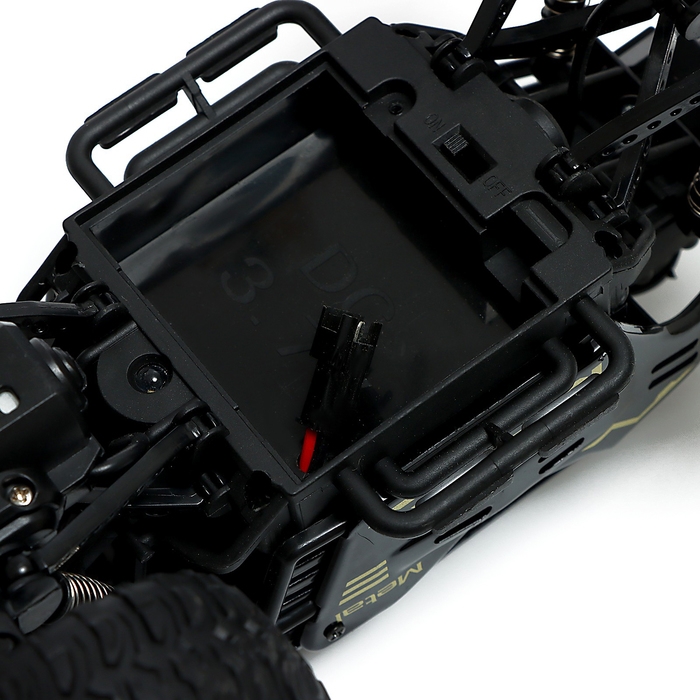 Джип &laquo;Вездеход&raquo;, радиоуправление, дым, элементы из металла, черный