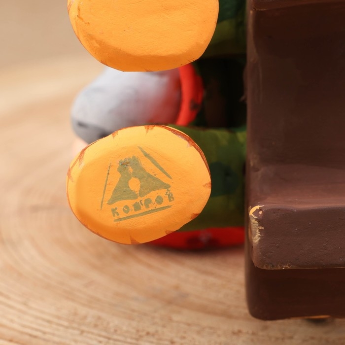 Ковровская игрушка Ковровская игрушка "Скамейка Дед подшивает валенки", керамика