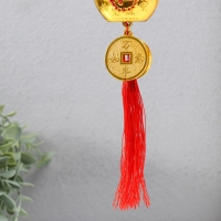 Подвеска пластик "Золотой слиток - иероглиф Богатство" 37 см Подвеска пластик "Золотой слиток - иероглиф Богатство" 37 см