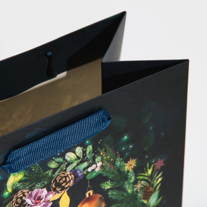 Пакет подарочный новогодний ламинированный &laquo;Волшебство&raquo;, MS 18 х 23 х 10 см, Новый год