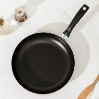 Сковорода Blaze, d=28 см, стеклянная крышка, антипригарное покрытие, цвет красный Сковорода Blaze, d=28 см, стеклянная крышка, антипригарное покрытие, цвет красный