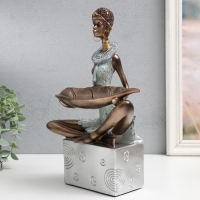 Сувенир полистоун подставка "Африканка" серебро круги 20х12х30 см Сувенир полистоун подставка "Африканка" серебро круги 20х12х30 см