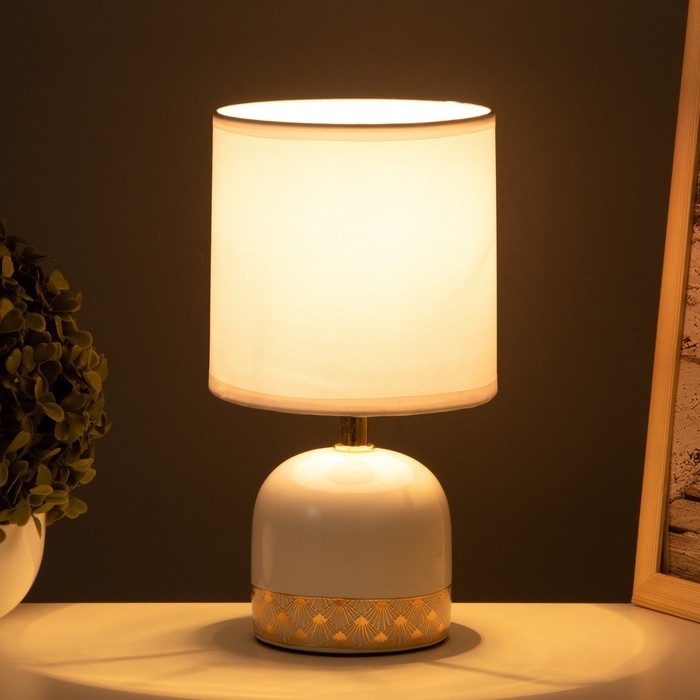 Лампа настольная Лампа настольная "Иоланда" 1х40Вт Е14 белый 13х13х25см