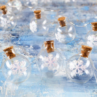 Гирлянда &laquo;Нить&raquo; 1.6 м с насадками &laquo;Шарики со снежинкой&raquo;, IP20, серебристая нить, 15 LED, батарейки ААх2 (нет в комплекте), свечение белое