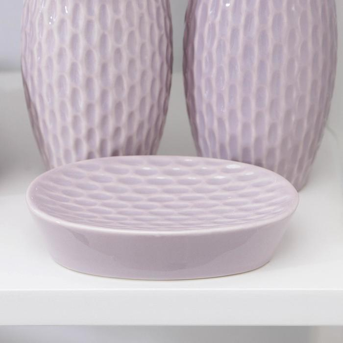 Набор аксессуаров для ванной комнаты Доляна &laquo;Рельеф&raquo;, 4 предмета (дозатор 300 мл, мыльница, 2 стакана), цвет сиреневый