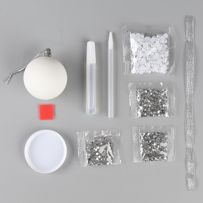 Ёлочная игрушка своими руками на новый год. Декор ёлочного шара полубусинами и блестками «Белый и серебро», новогодний набор для творчества Ёлочная игрушка своими руками на новый год. Декор ёлочного шара полубусинами и блестками «Белый и серебро», новогодний набор для творчества