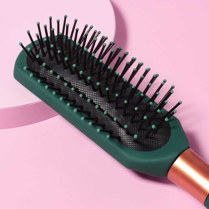 Расчёска массажная, прорезиненная ручка, 5 × 24 см, цвет зелёный/золотистый Расчёска массажная, прорезиненная ручка, 5 × 24 см, цвет зелёный/золотистый