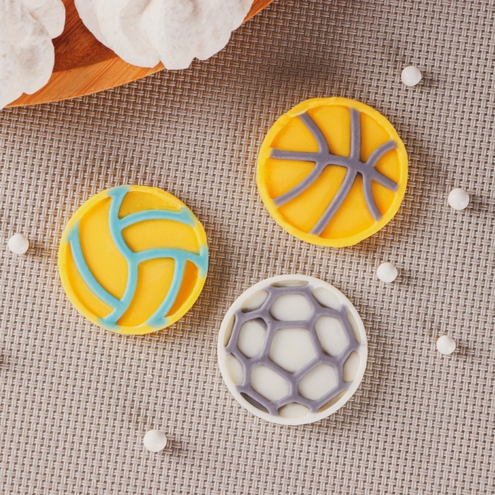 Силиконовая форма &laquo;Мячи&raquo;, 12,5&times;9 см, ячейки d=4 см, d=3 см, цвет прозрачный