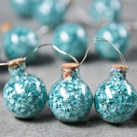 Гирлянда &laquo;Нить&raquo; 1.6 м с насадками &laquo;Бирюзовые шарики&raquo;, IP20, серебристая нить, 15 LED, батарейки ААх2 (нет в комплекте), свечение белое